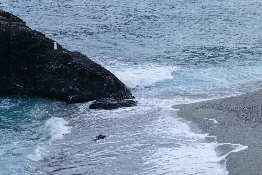 Cinqueterre Ligurian sea waves Monterosso Luca Vieri wedding photographer