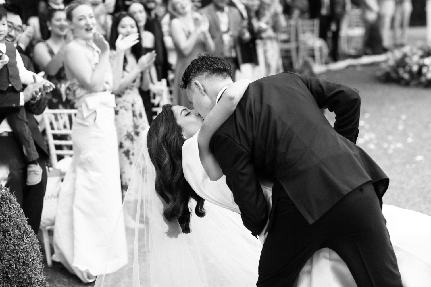 First Kiss Villa Grabau Wedding Luca Vieri Photographer Tuscany