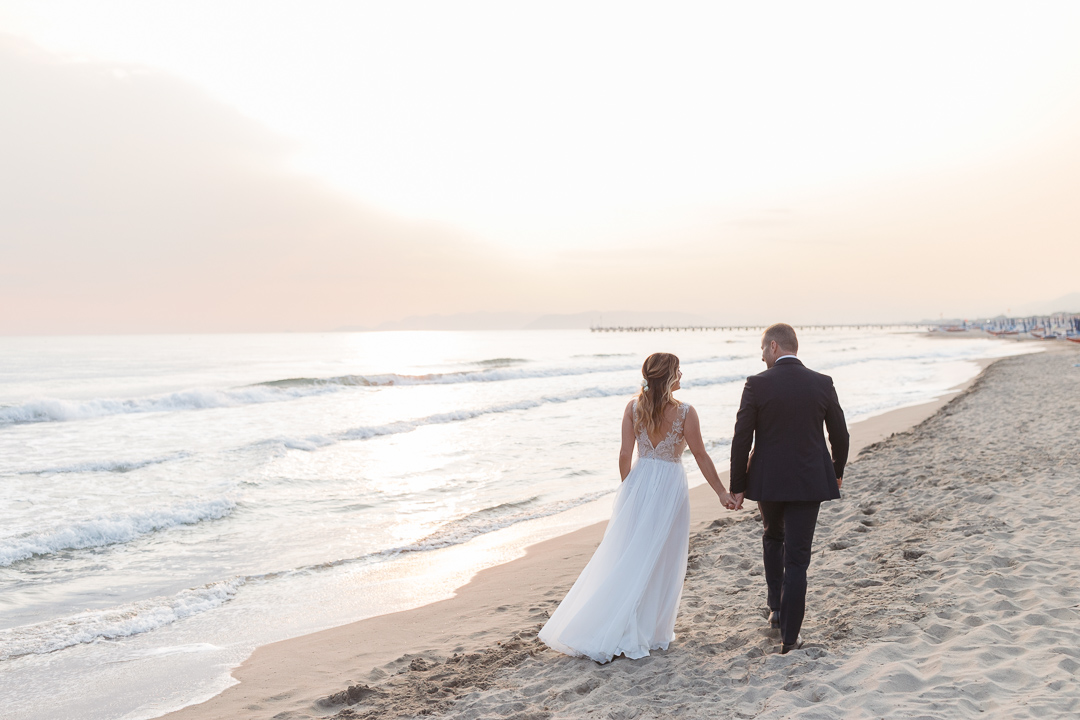 Ritratti Sposi Tramonto Spiaggia Forte dei Marmi Luca Vieri fotografo Matrimonio Versilia