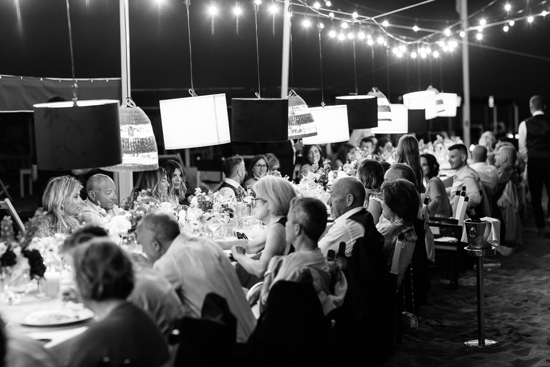 Tavolo imperiale cena spiaggia matrimonio Bagno Angelo Forte dei Marmi Versilia Luca Vieri fotografo